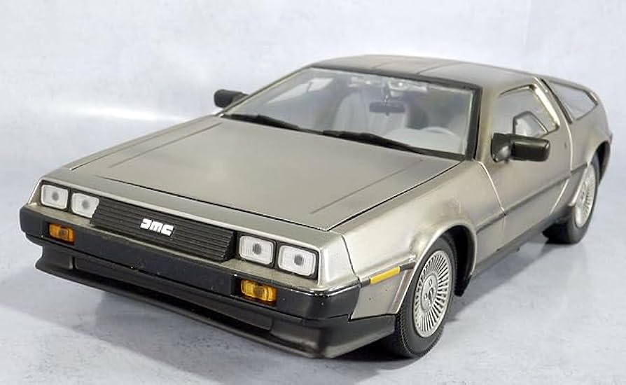 Amazon.co.jp: サンスター デロリアン DMC-12 1/18 SUNSTAR